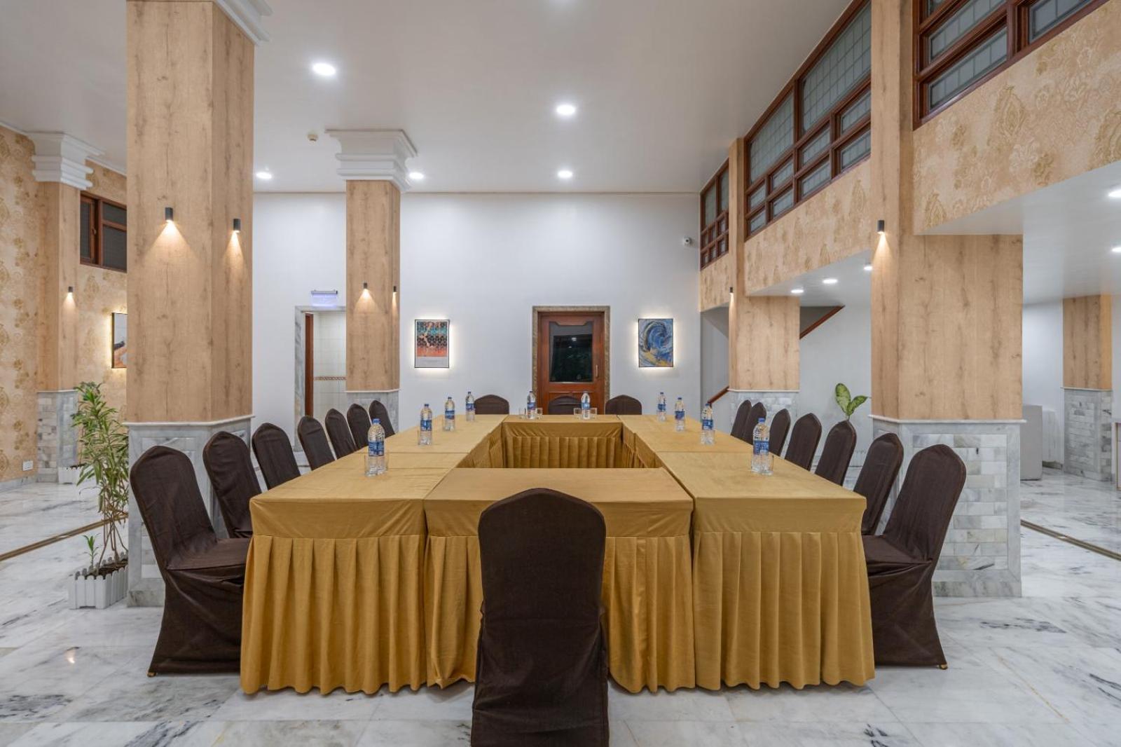 Hotel Apex سورات المظهر الخارجي الصورة