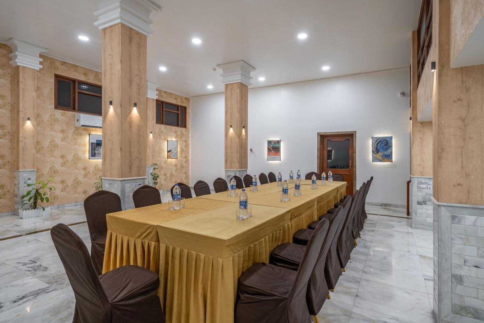 Hotel Apex سورات المظهر الخارجي الصورة