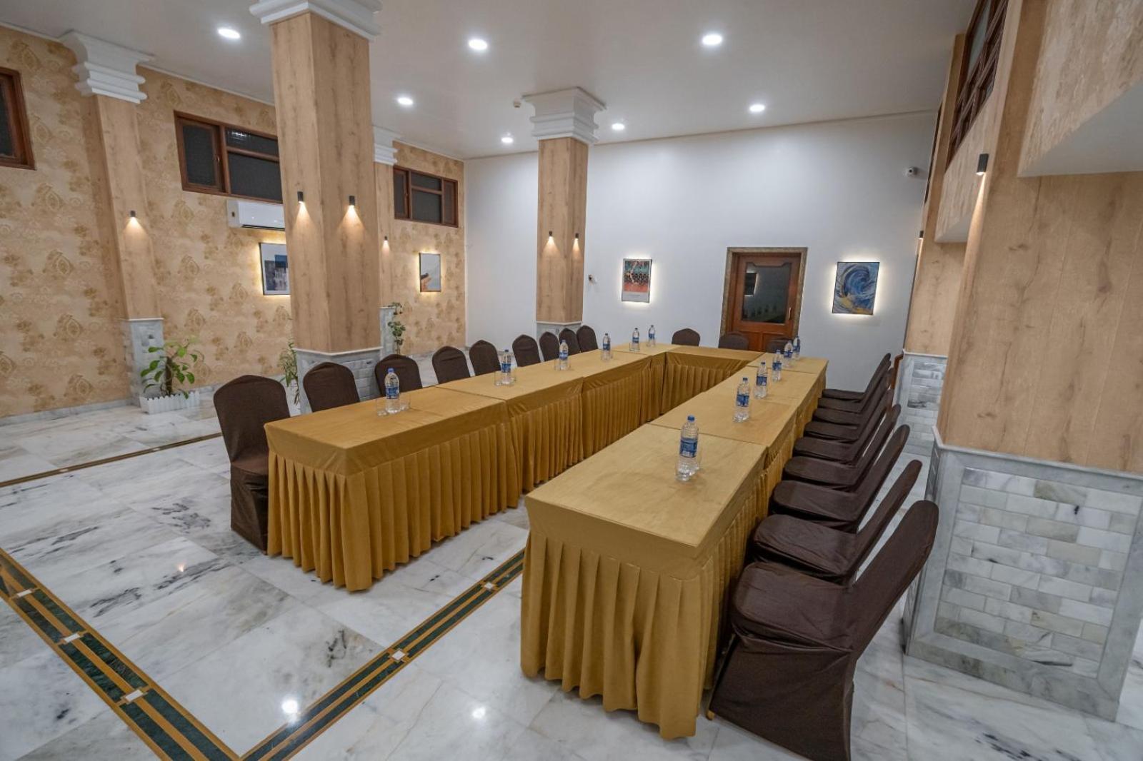Hotel Apex سورات المظهر الخارجي الصورة
