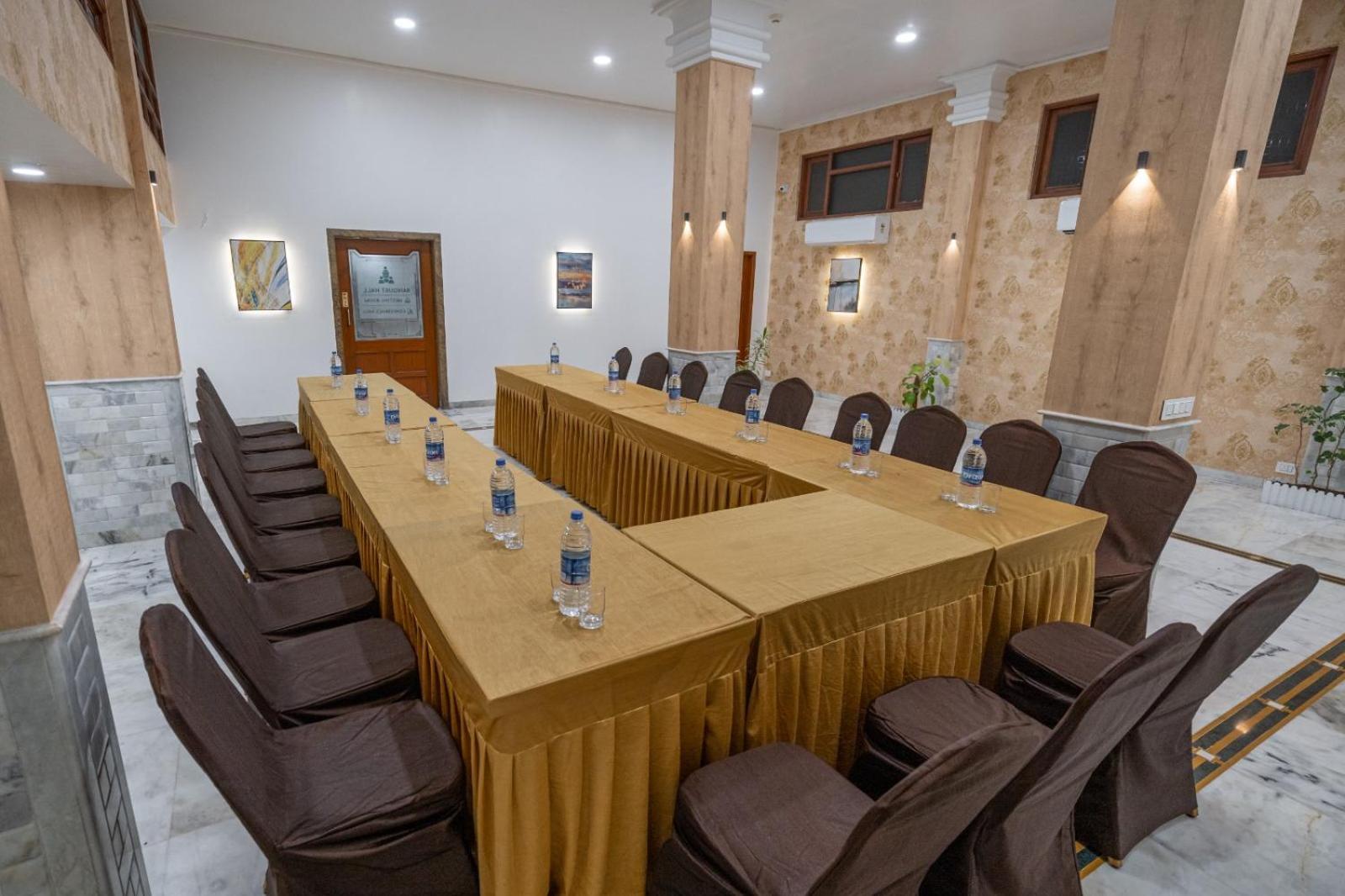 Hotel Apex سورات المظهر الخارجي الصورة