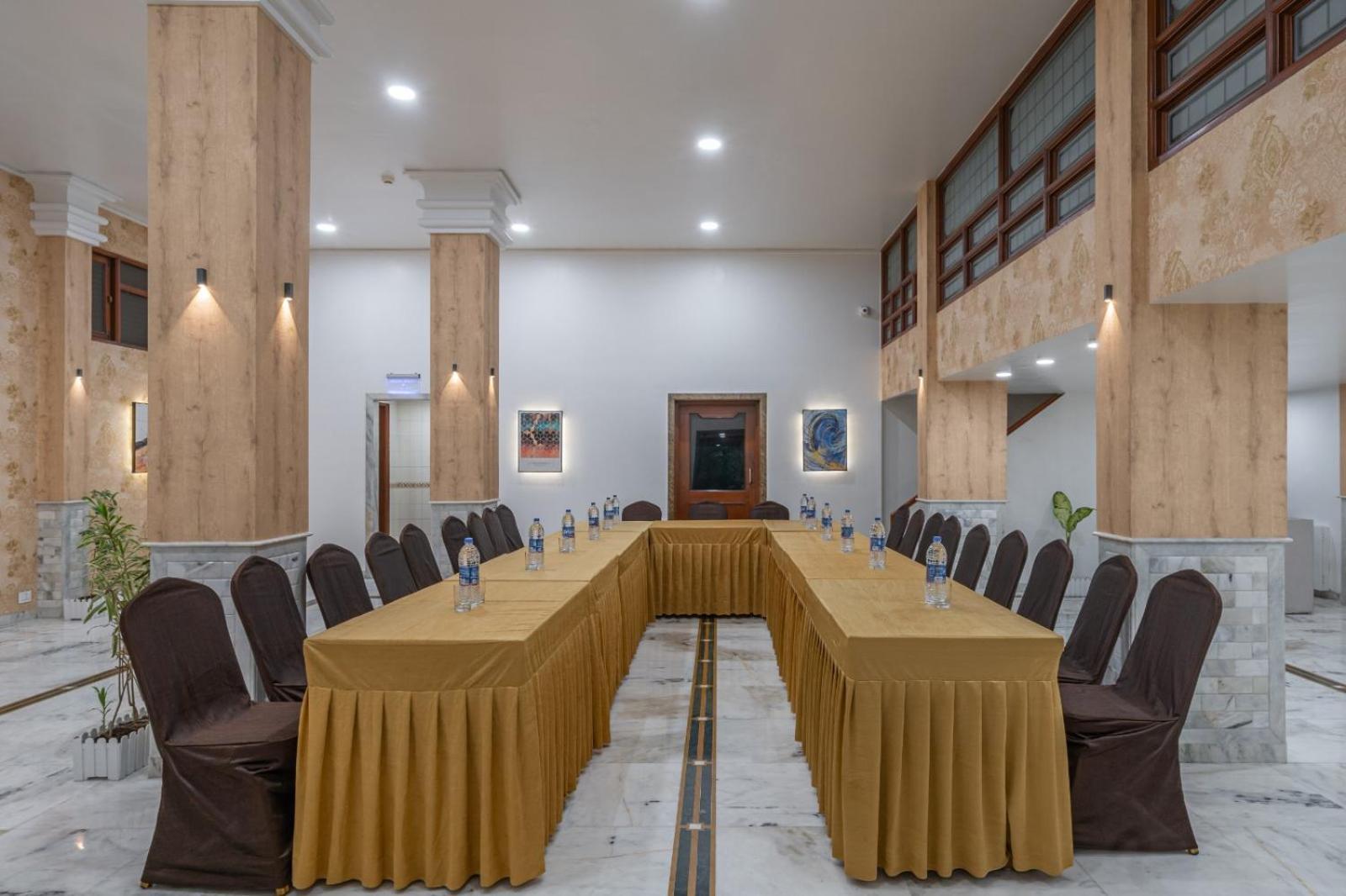 Hotel Apex سورات المظهر الخارجي الصورة