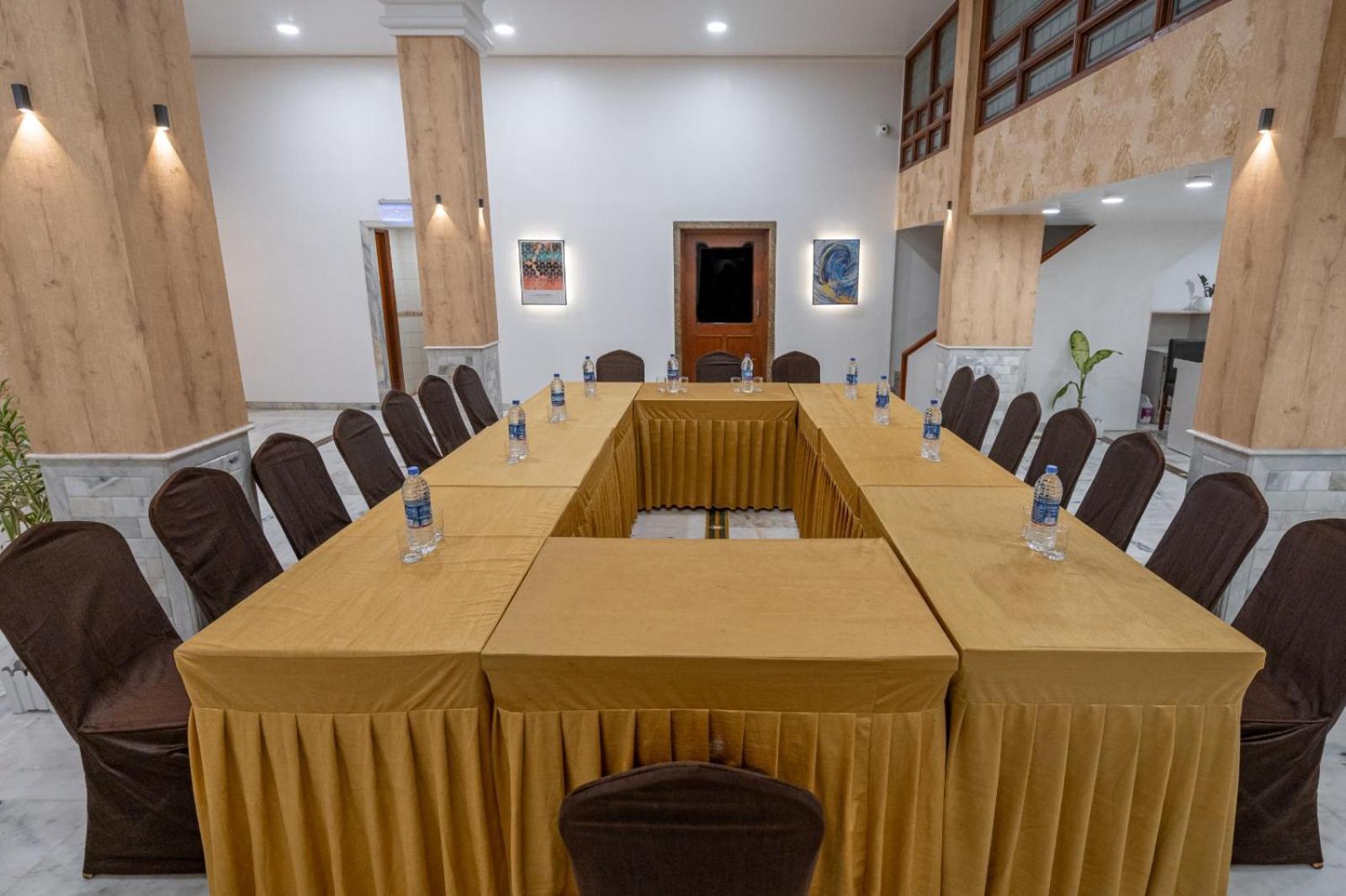 Hotel Apex سورات المظهر الخارجي الصورة