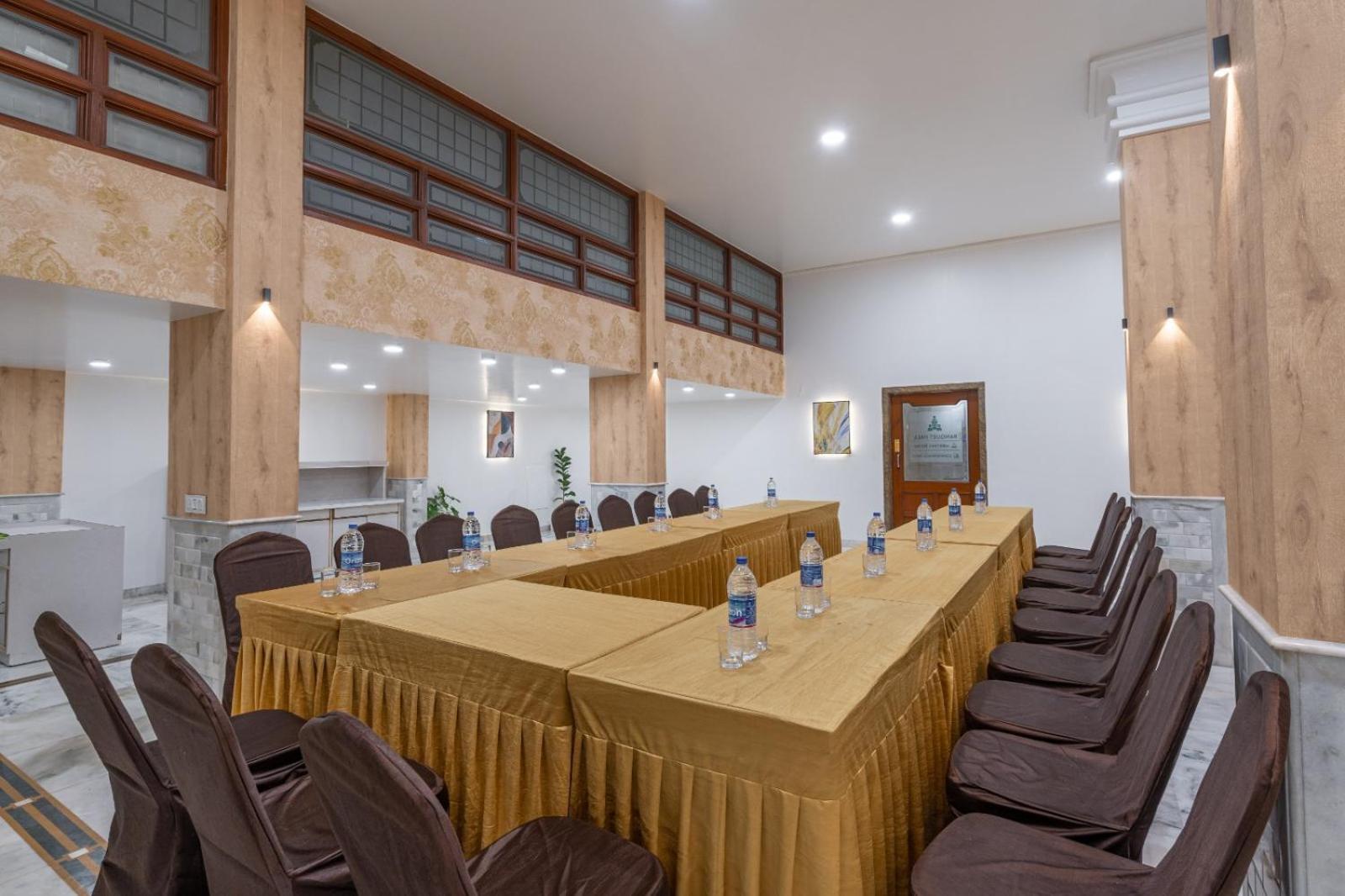 Hotel Apex سورات المظهر الخارجي الصورة