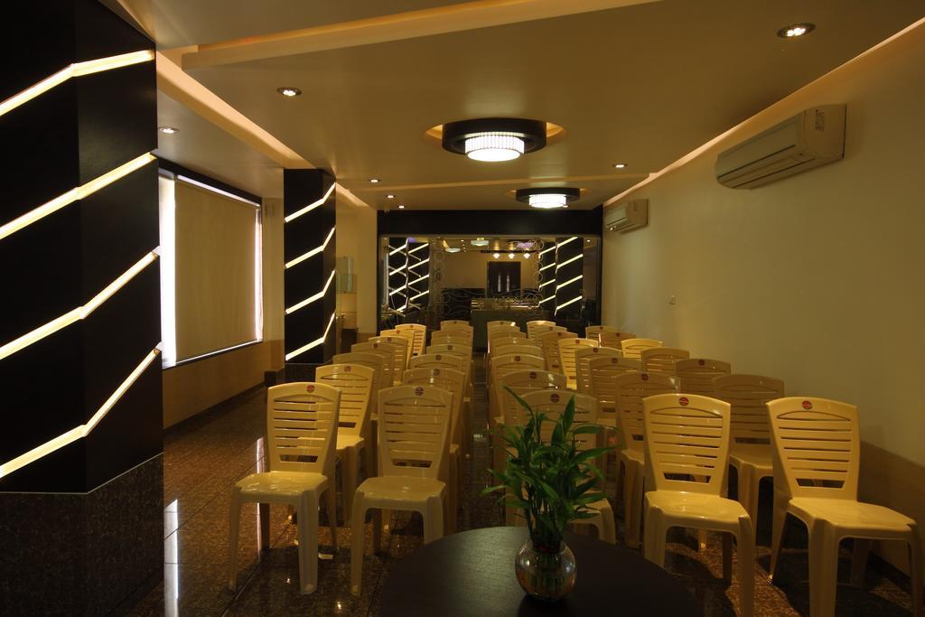 Hotel Apex سورات المظهر الخارجي الصورة