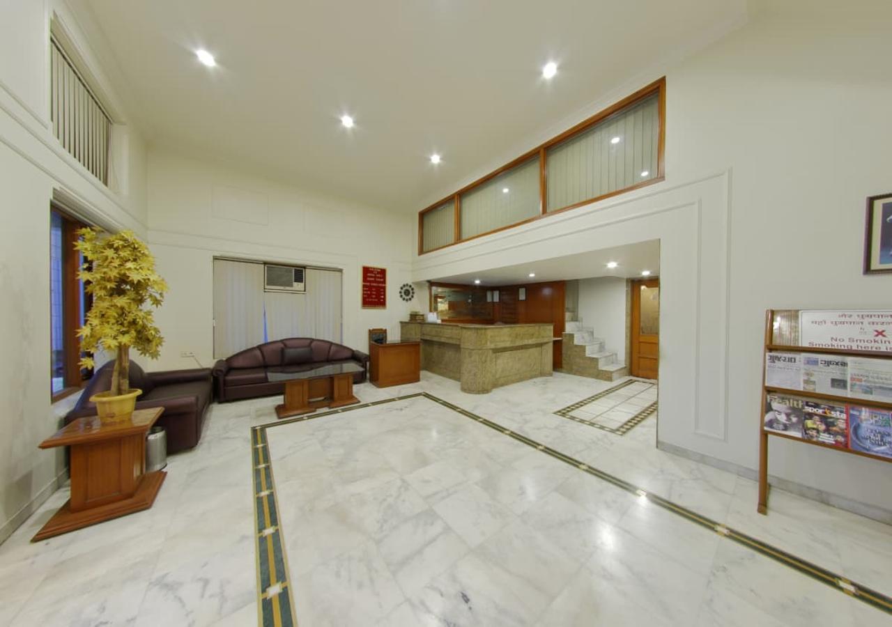 Hotel Apex سورات المظهر الخارجي الصورة